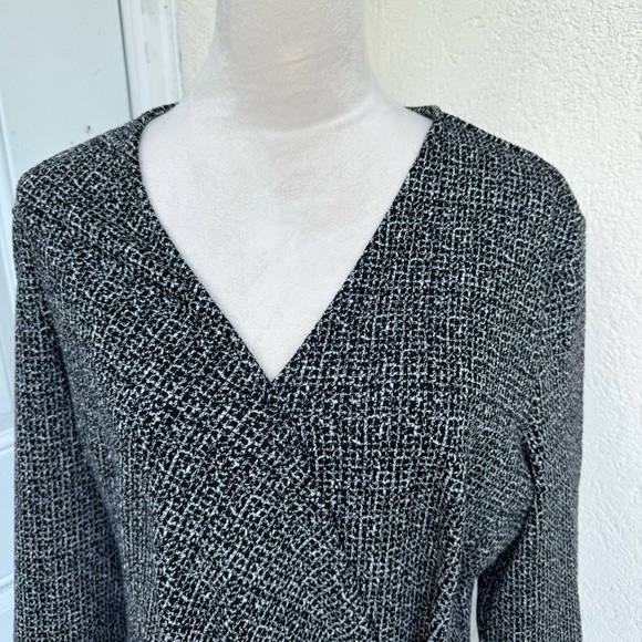 ANNE KLEIN.Black & White Dress.V-Neck.Ruched on left side,w/buckle.Long … - Picture 2 of 11